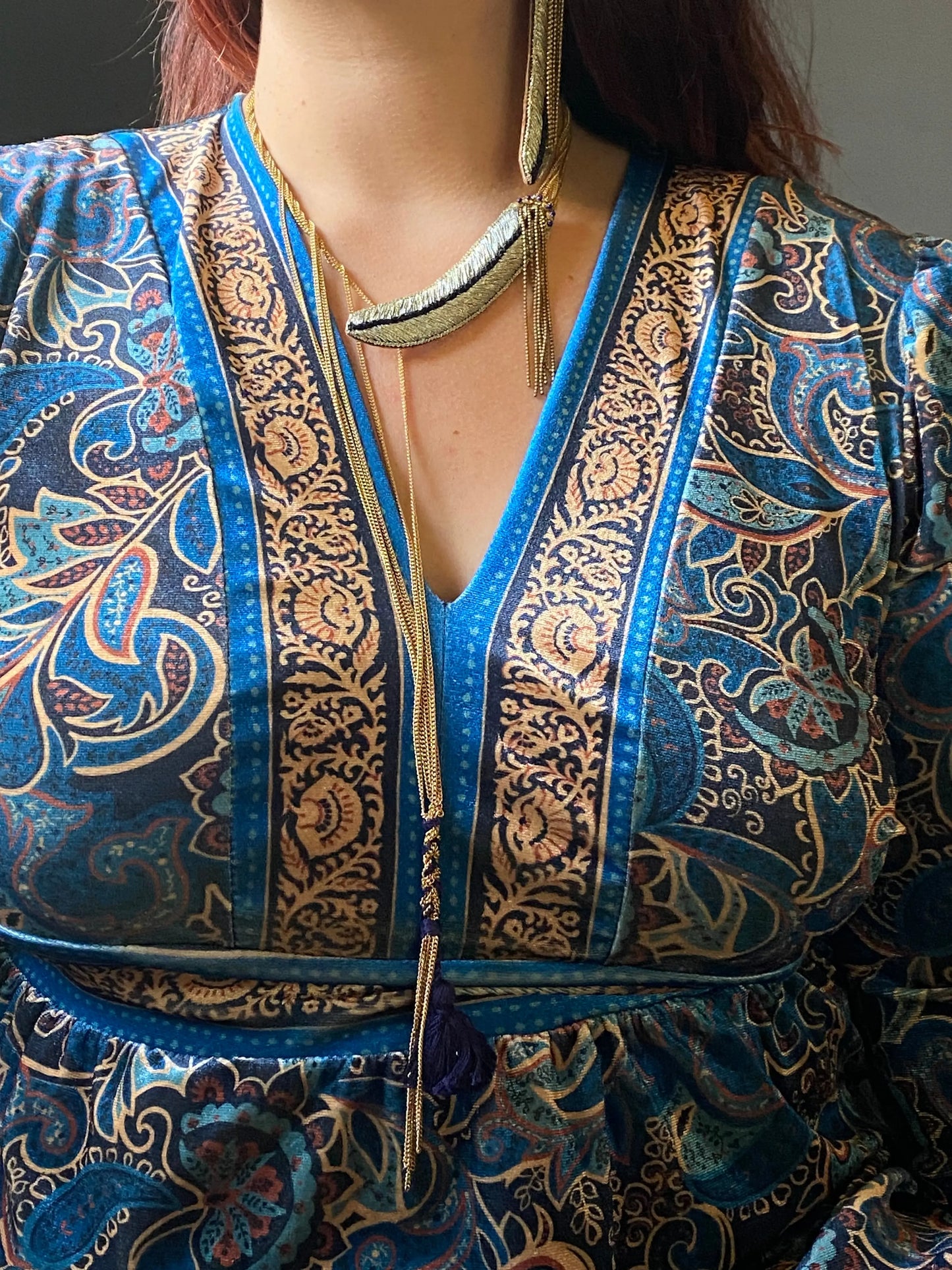 1 sautoir plume cuir argent / marine Nahua