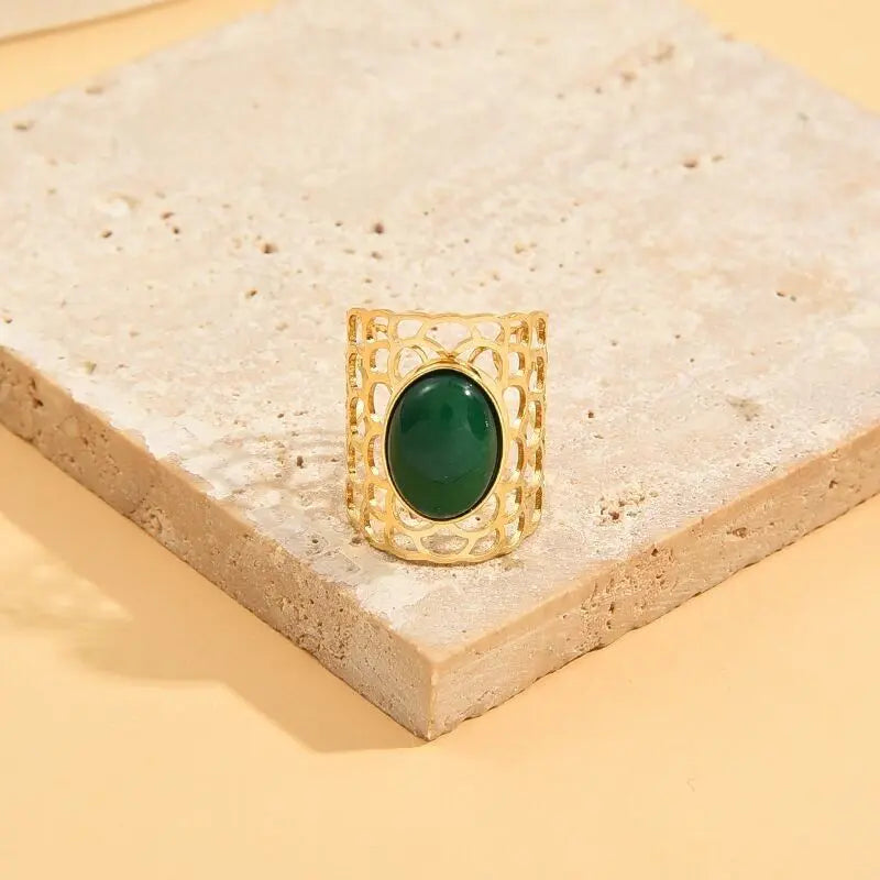 Bague Dorée Large Motif Floral Creuse Avec Pierre Ajustable Eclat Paris