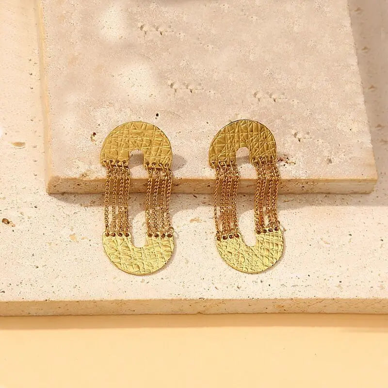 Boucles d'Oreilles Dorées U Martelés Reliés à la Chaîne Eclat Paris