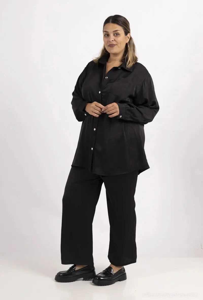 Chemise noire à bouton en satine 2W Paris