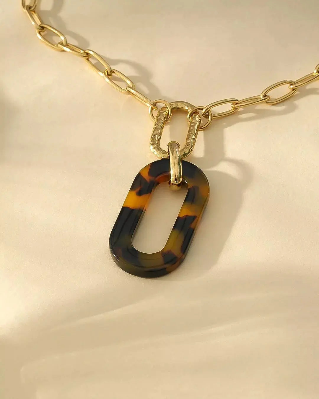 Collier Chaîne Ovale Acrylique Motif Animalier Léopard Eclat Paris