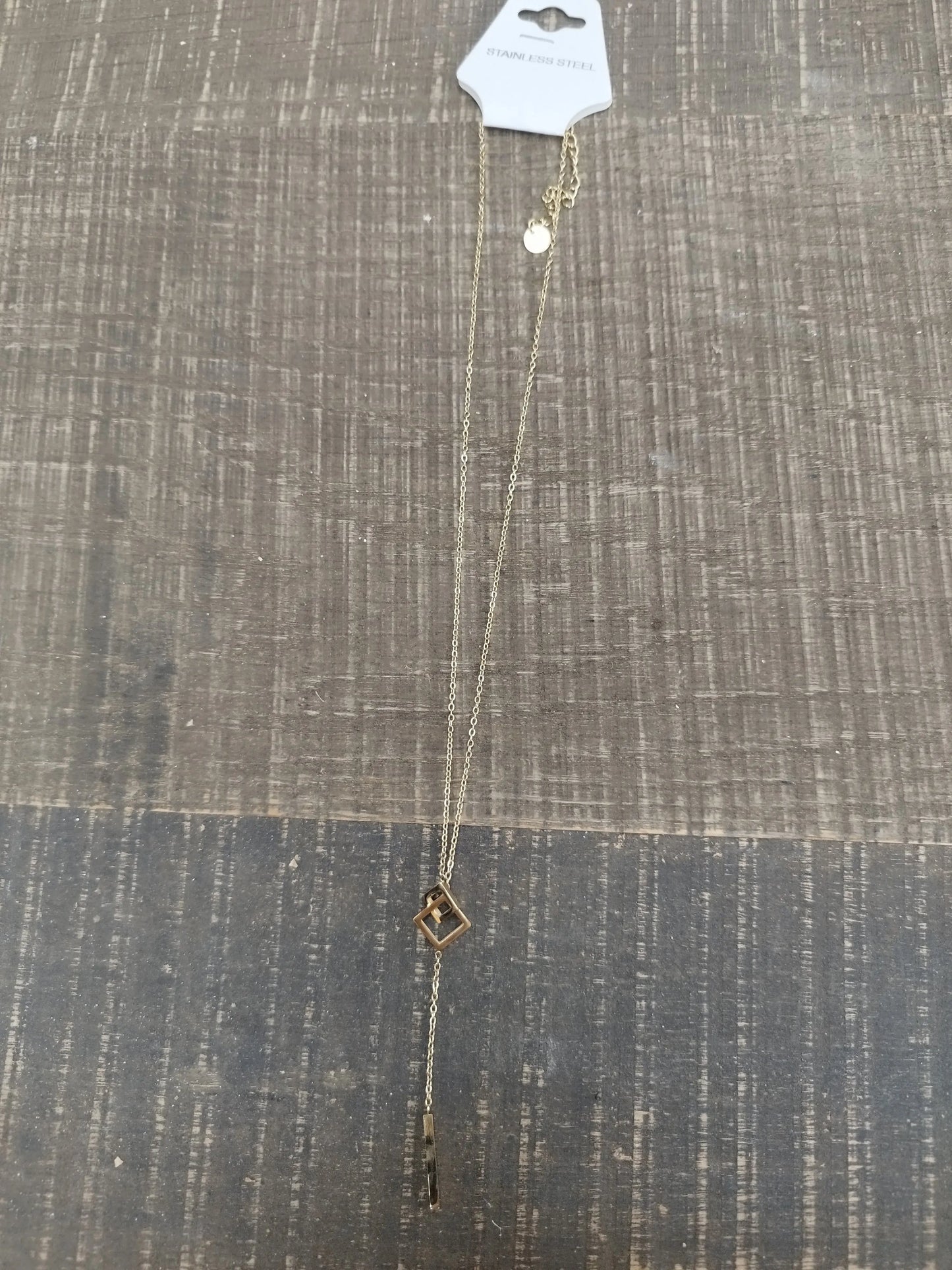 Collier doré, carré, en acier inoxydable Eclat Paris