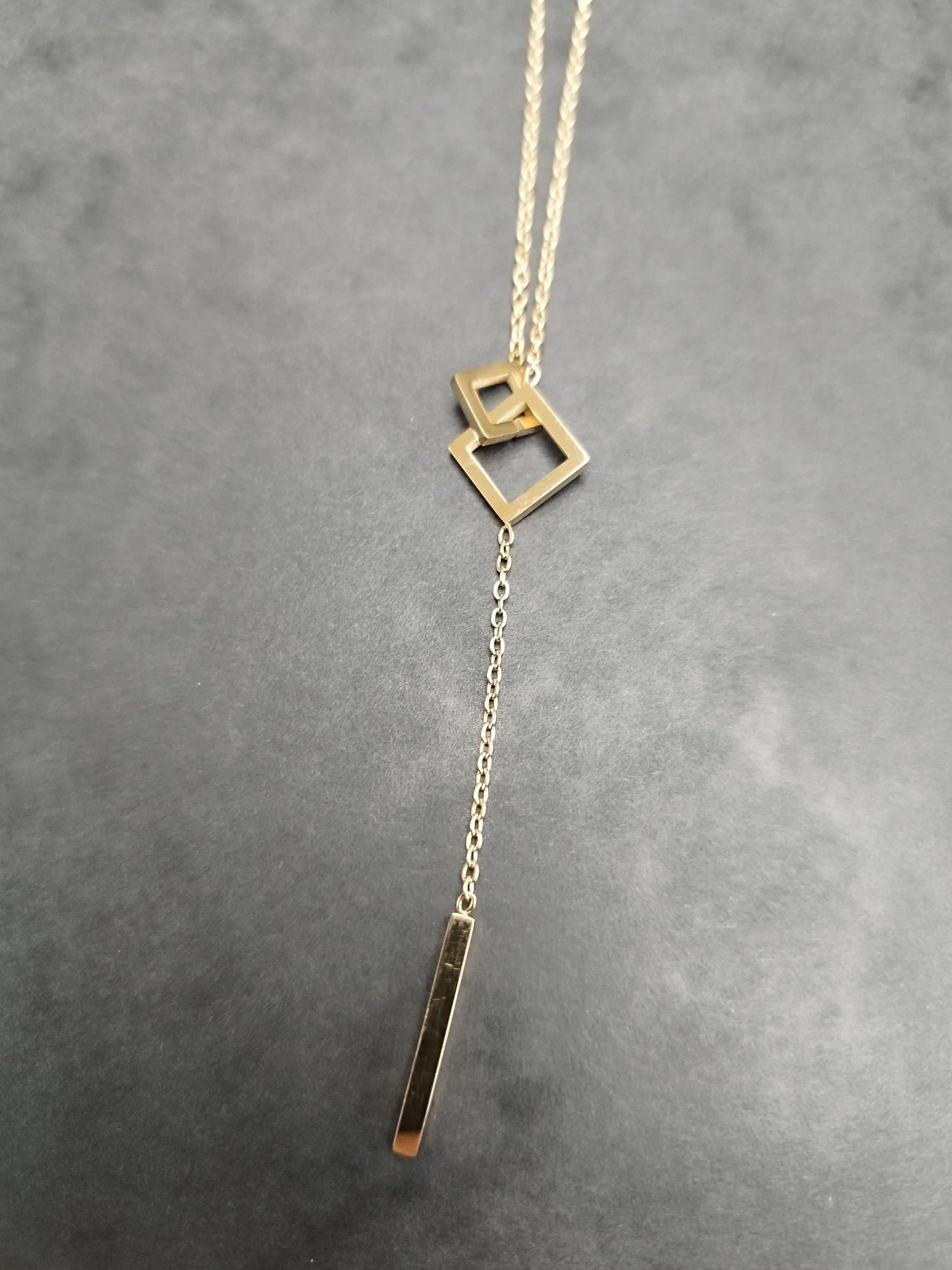 Collier doré, carré, en acier inoxydable Eclat Paris