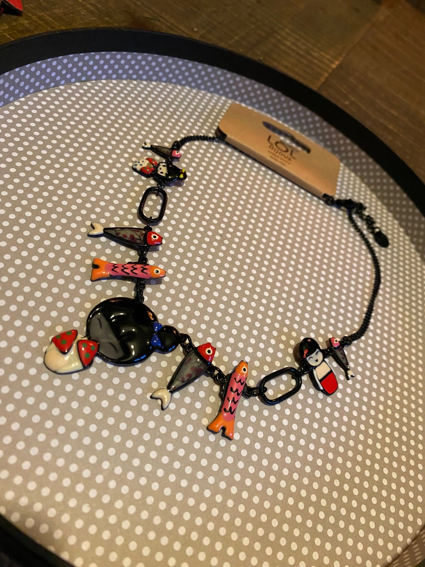 Collier sardines et poupées japonaises Lolilota