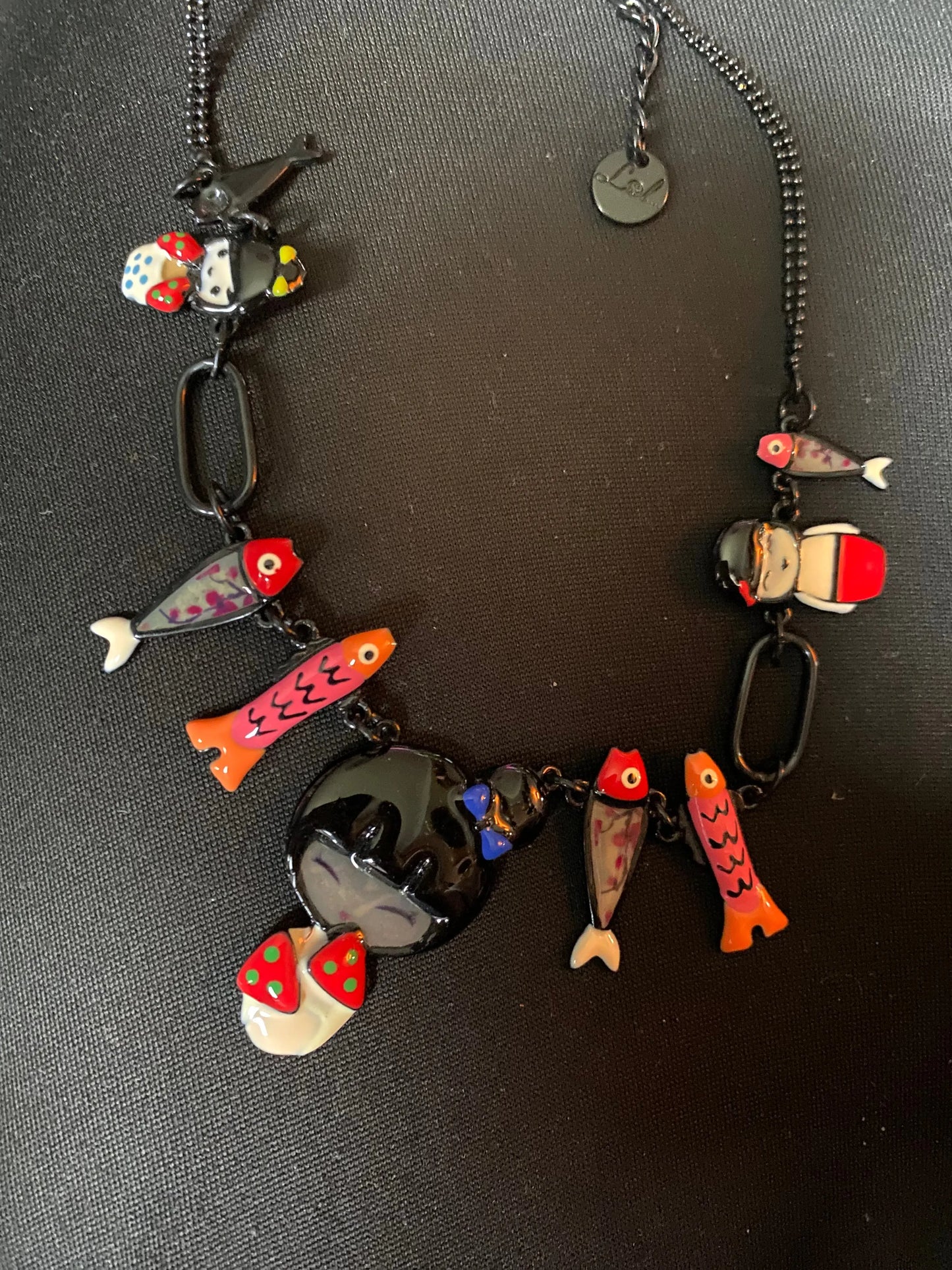 Collier sardines et poupées japonaises Lolilota