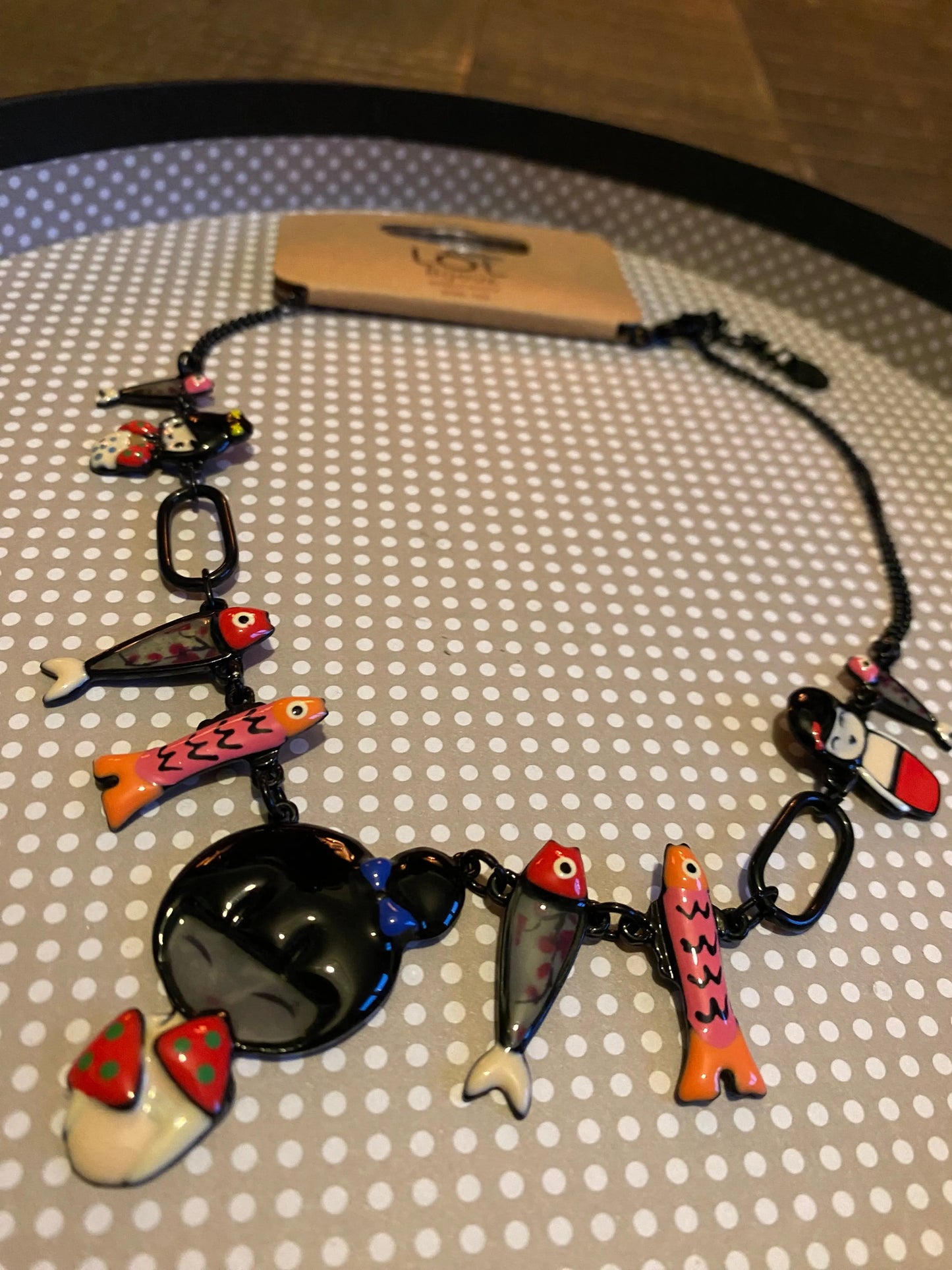 Collier sardines et poupées japonaises Lolilota