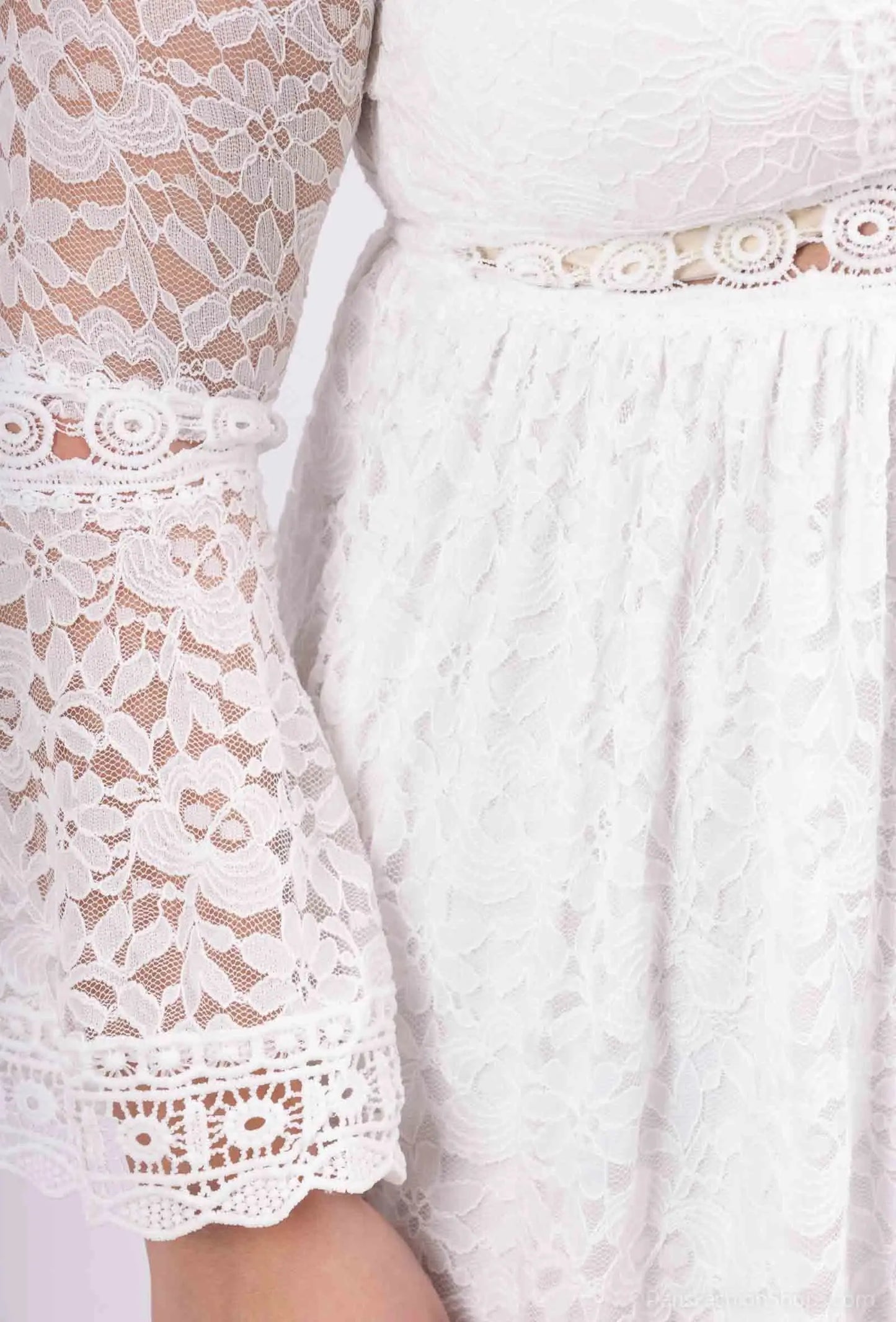 Robe blanche élégante en dentelle délicate LilieRose