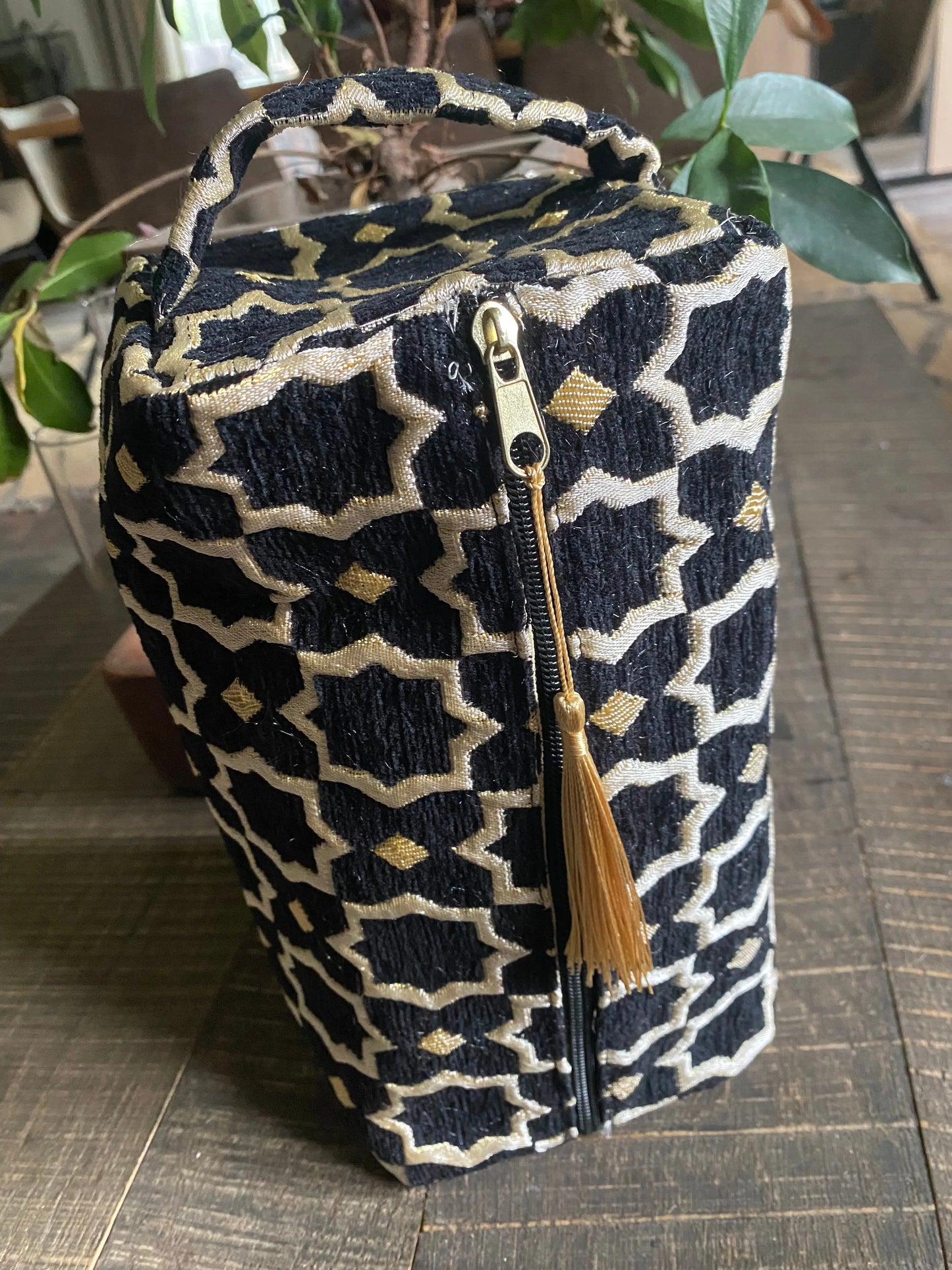 Trousse de toilette en brocard noire ART&MISS