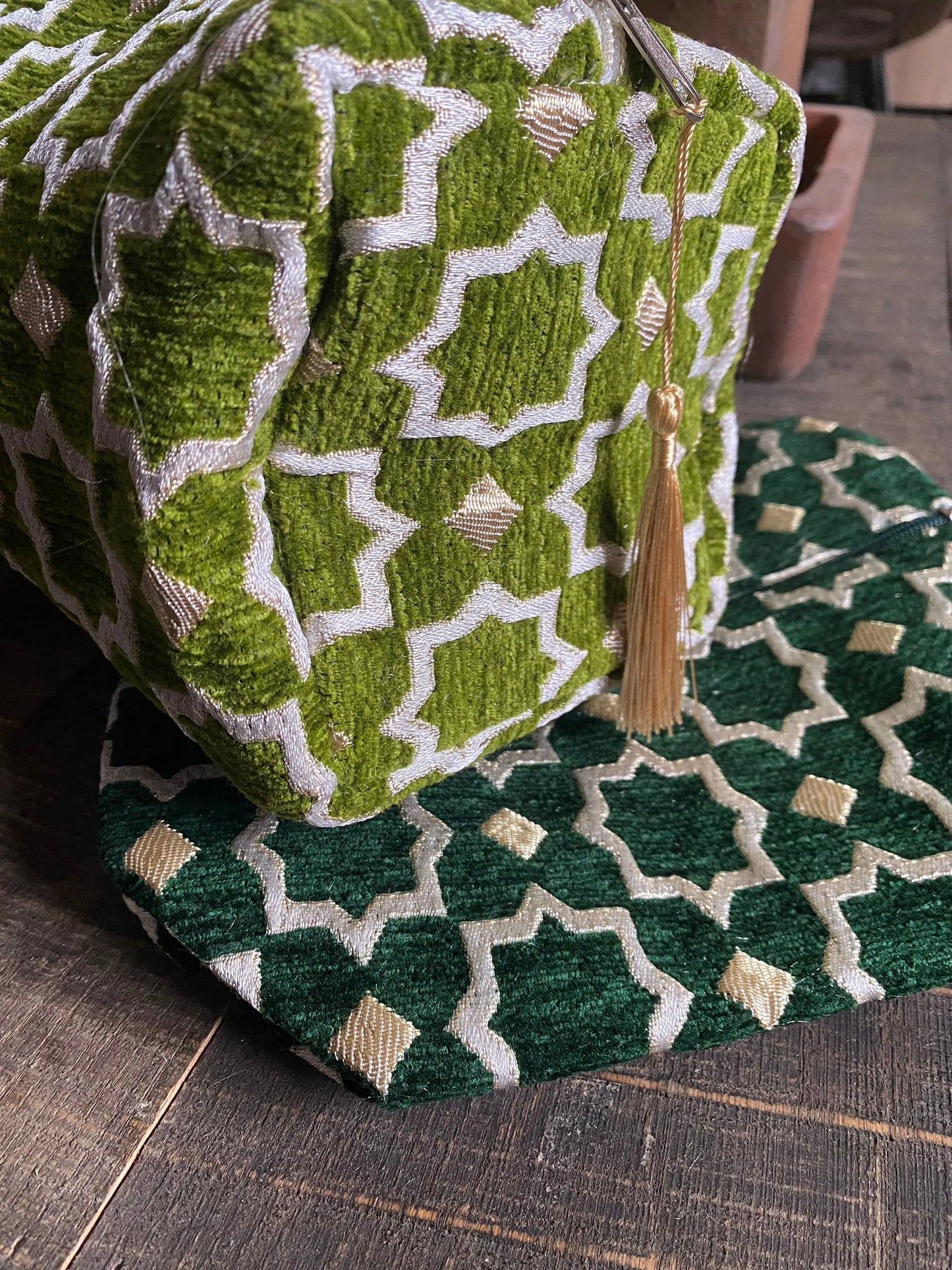 Trousse de toilette en brocard vert ART&MISS