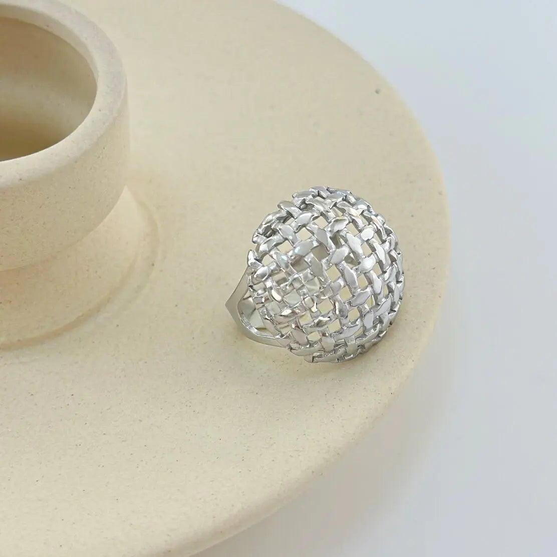 Bague Argentée Dôme Motif Quadrillé Eclat Paris