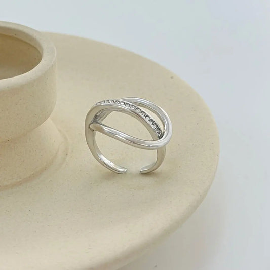 Bague Argentée Ouverte Double Cercles Entrelacés Incrusté de Strass Eclat Paris
