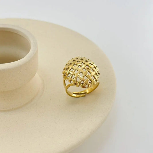 Bague Dorée Dôme Carré Motif Quadrillé Eclat Paris