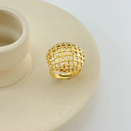 Bague Dorée Dôme Motif Quadrillé Eclat Paris