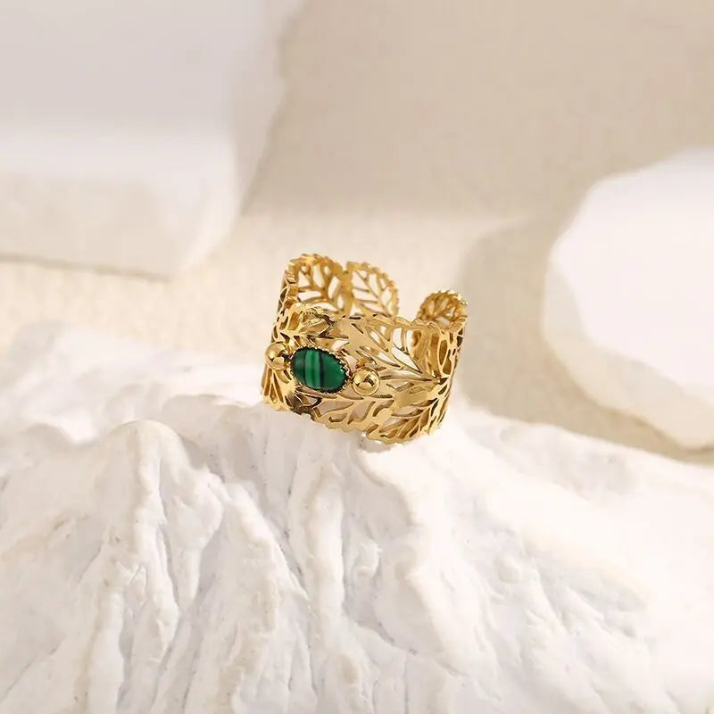 Bague Dorée Motif Feuilles Avec Pierre Ovale Eclat Paris