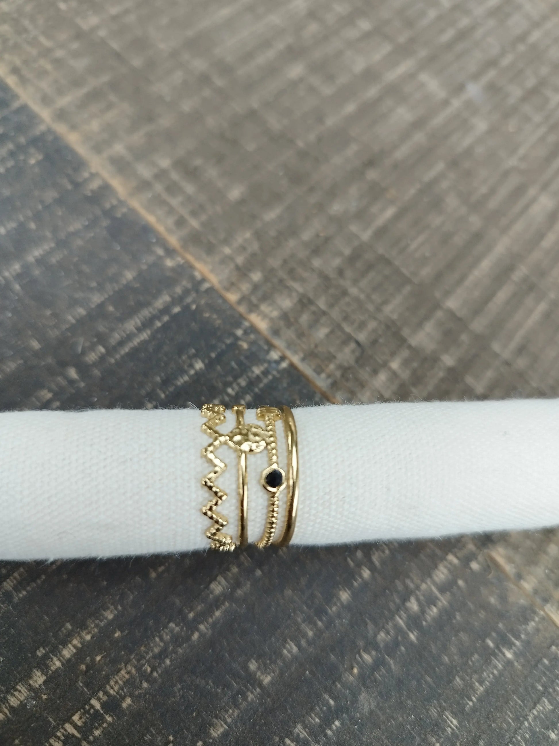 Bague Dorée avec pierre  noire, réglable Eclat Paris