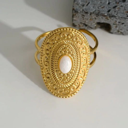 Bague dorée avec ovale et pierre blanche Eclat Paris