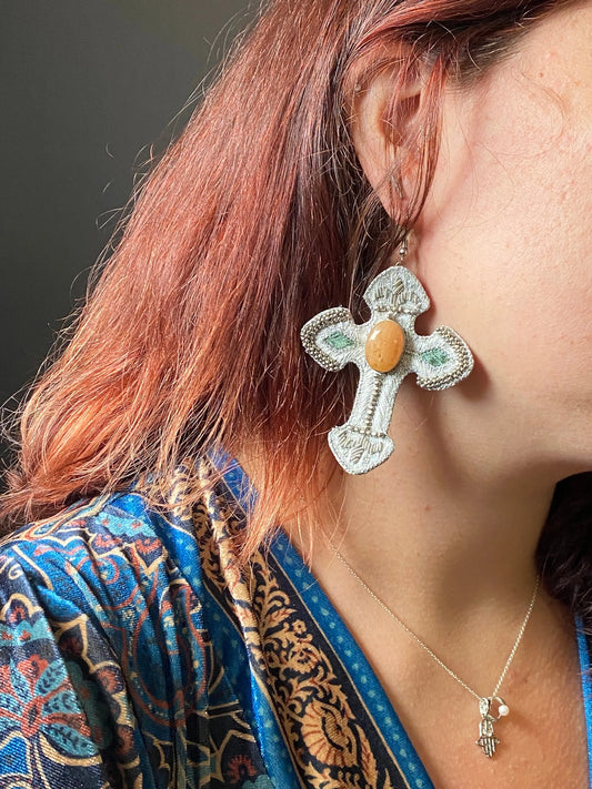 Boucles d'oreilles cuir croix argentée Nahua