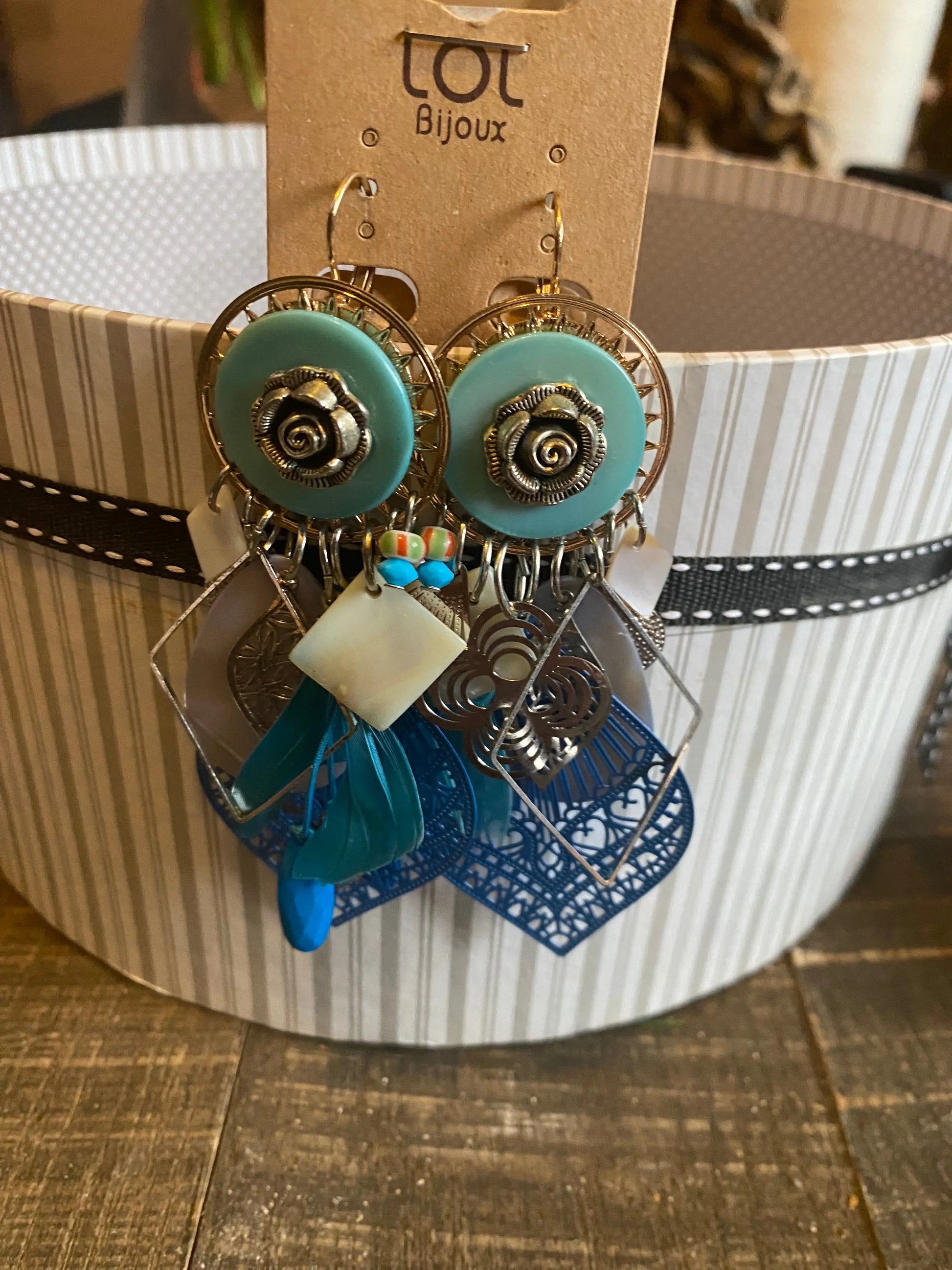 Boucles d'oreilles pendantes à clips bleu et blanc Lolilota