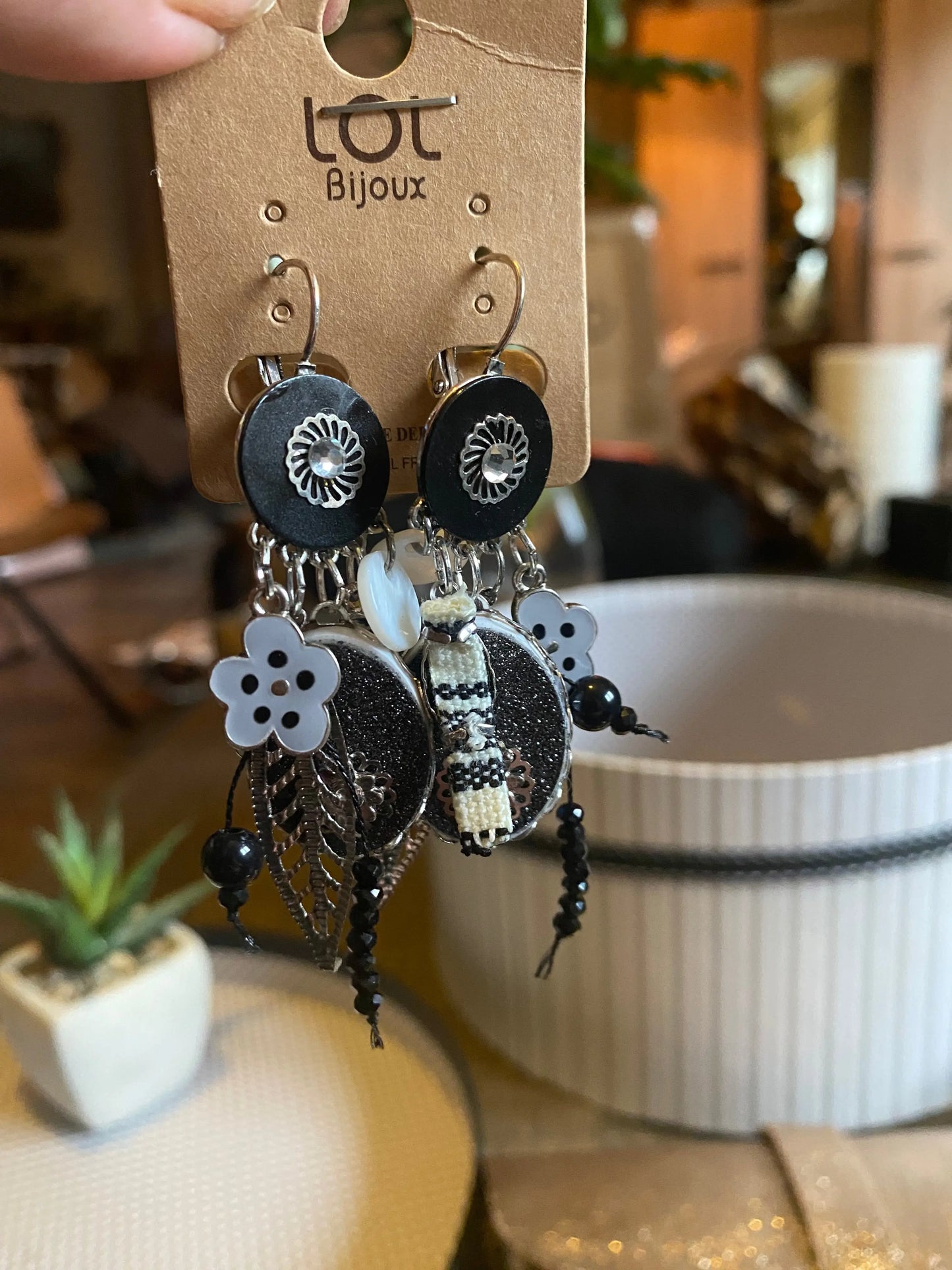 Boucles d'oreilles pendantes noires et argentées Lolilota