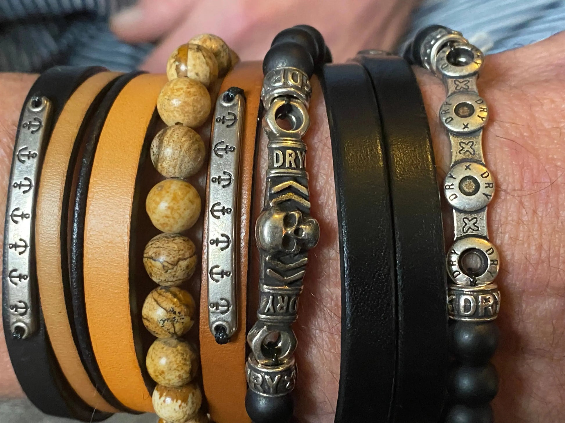 Bracelet homme cuir noir et ancres HS