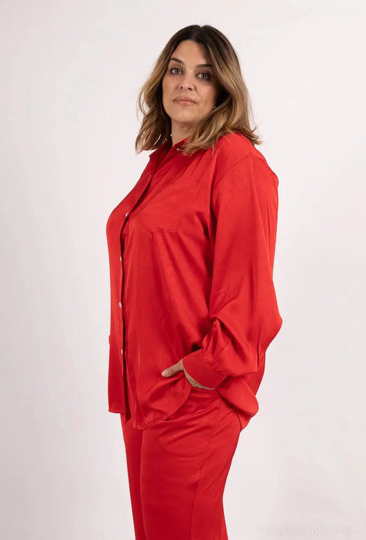 Chemise rouge à bouton en satine 2W Paris