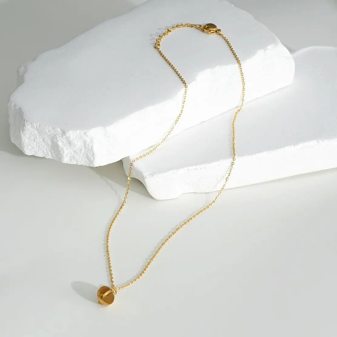 Collier Croix Ovale Tridimensionnelle Doré Eclat Paris