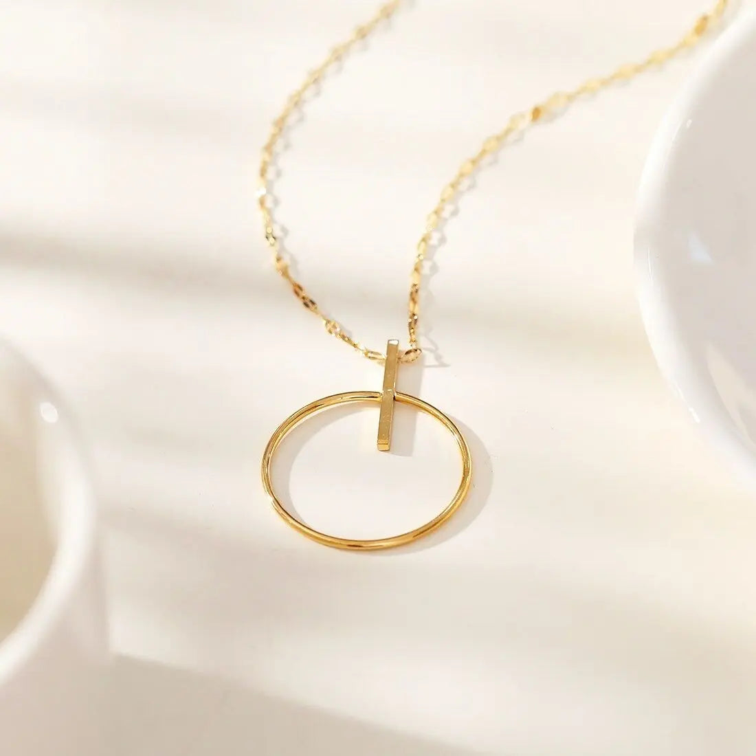 Collier doré cercle et barre Eclat Paris