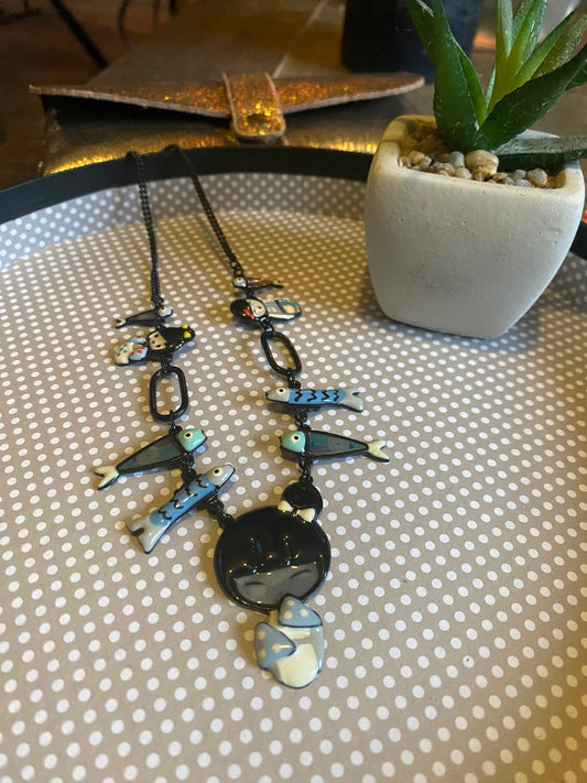 Collier sardines et poupées japonaises Lolilota