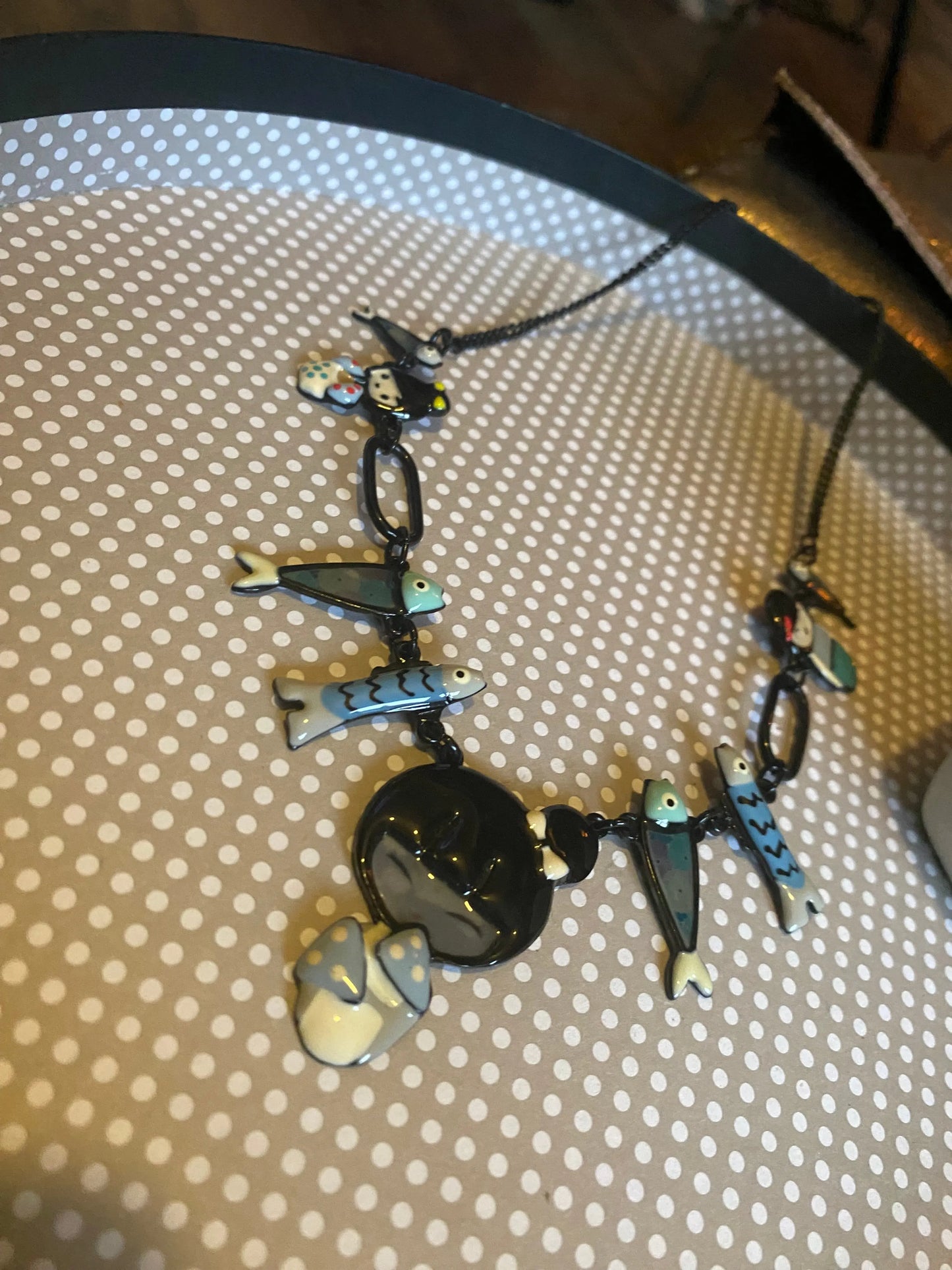 Collier sardines et poupées japonaises Lolilota