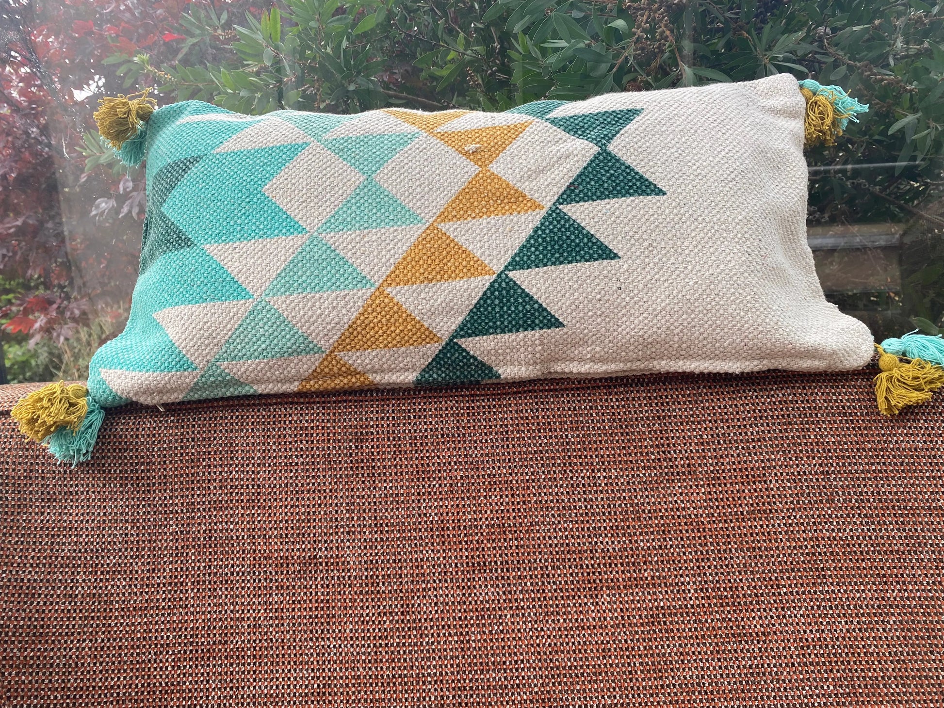 Coussin aux motifs colorés (housse) Calma house