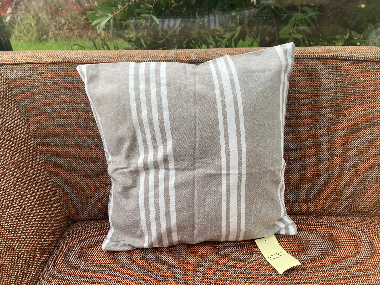 Coussin gris, rayures écrues (housse) Calma house