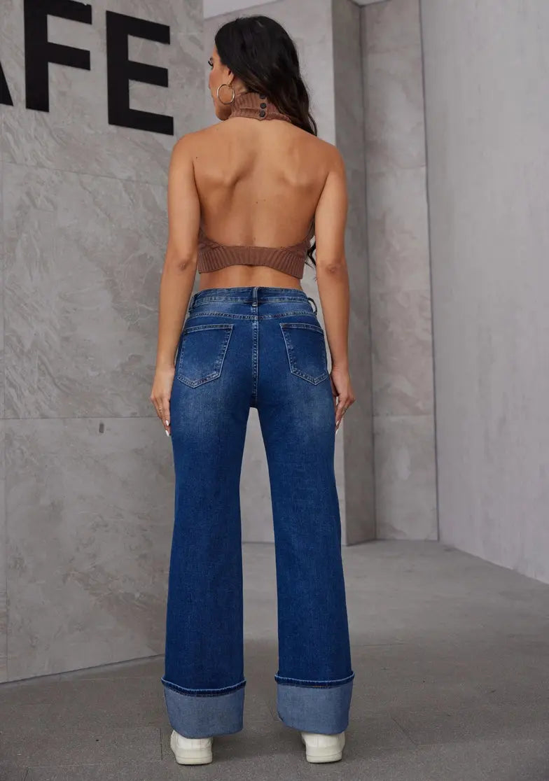 Jean incurvé à taille haute et jambes larges avec ourlet retroussé en bleu D68