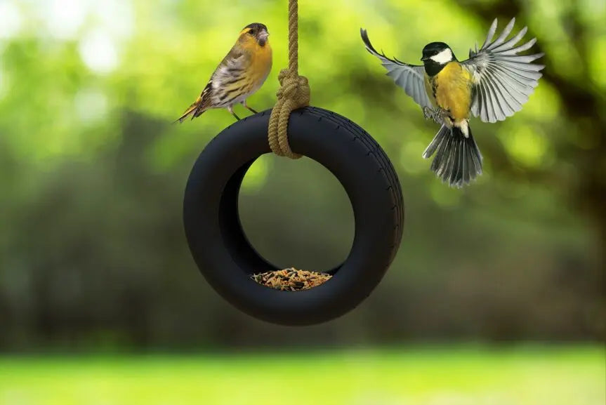 Mangeoire à oiseaux en mini pneu de voiture winkee