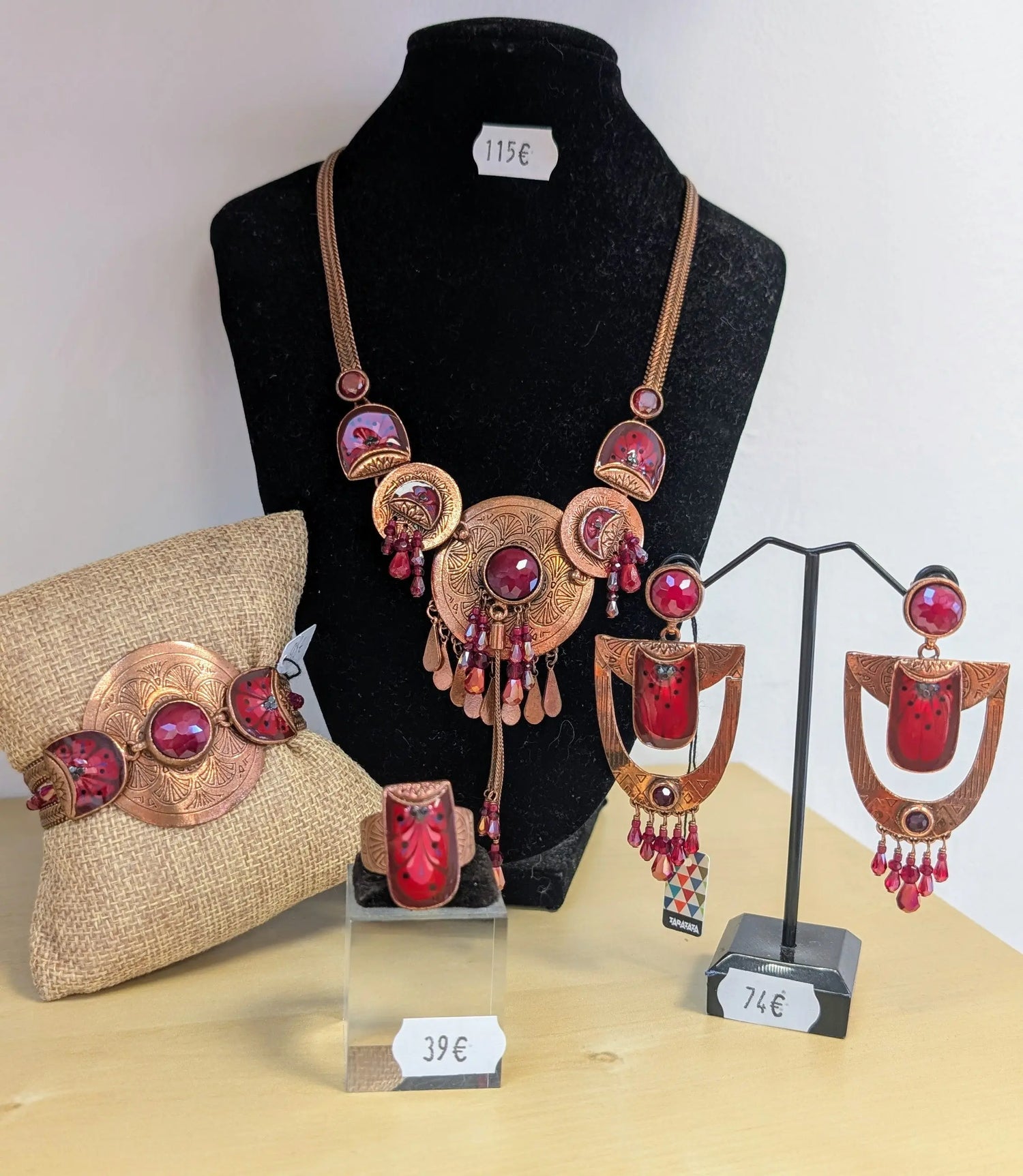 Parure Taratata – Création artisanale rose gold ; rouge cerise Taratata